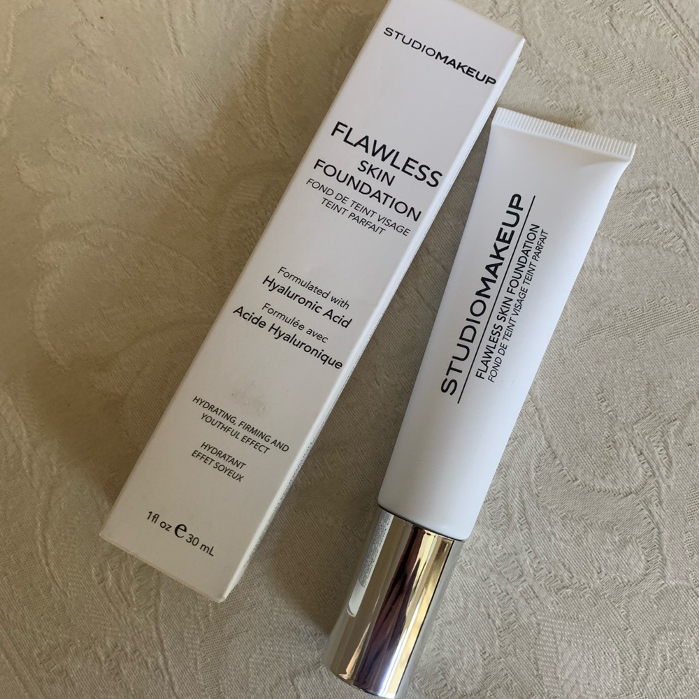 Studio Makeup Flawless Skin Foundation in Oat BNIB